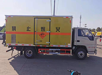 两当爆破器材运输车技术升级与安全合规新趋势
